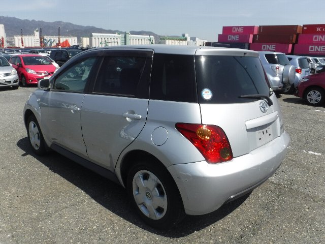 TOYOTA IST