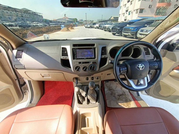 TOYOTA HILUX