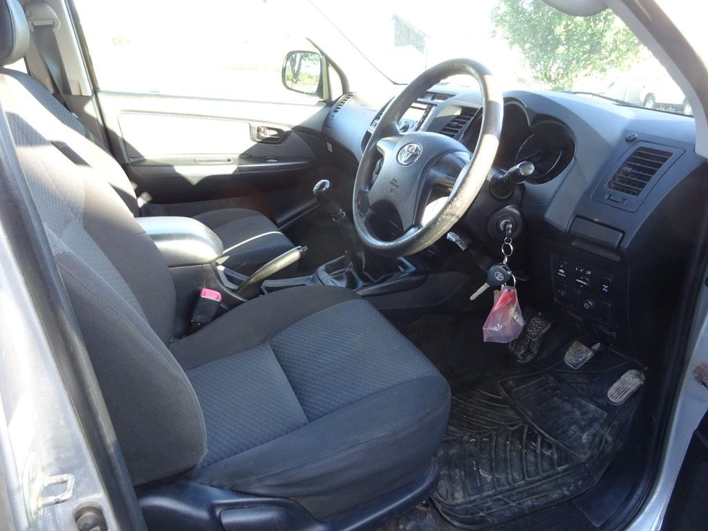 TOYOTA HILUX 2.5