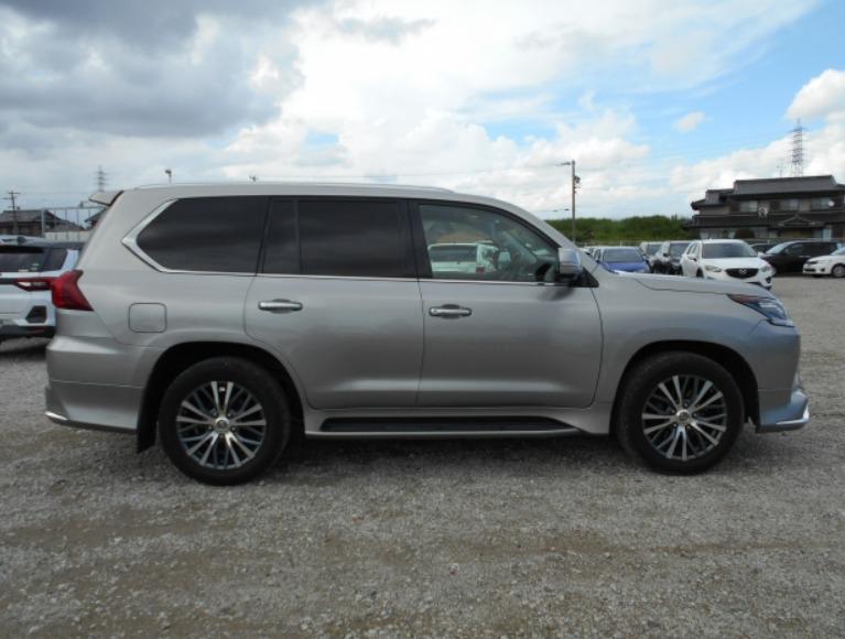 Lexus LX570